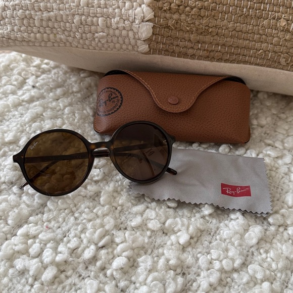 Ray Ban | Sunglasses - Picture 7 of 9